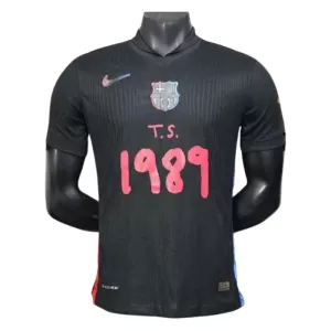 Maglia Barcellona x Taylor Swift Gara Away 2024/25 (Speciell) Maglia Barcellona x Taylor Swift Gara Away 2024/25 (Speciell)