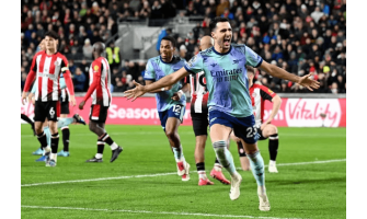 Le tre vittorie consecutive dell'Arsenal seguono da vicino quelle del Liverpool