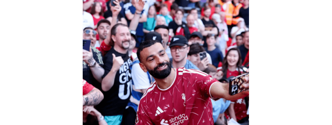 Salah e Robertson salutano il Liverpool nell'ultima partita di Premier League Salah e Robertson salutano il Liverpool nell'ultima partita di Premier League